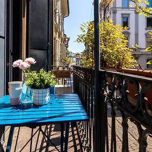 Appartement Joivy Charming Apt With Terrace In The Very Heart Of, Milan